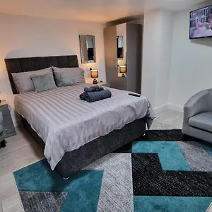 comfy-studio-apartment-with-wi-fi-and-smart-tv.yorkshirehotels.net/